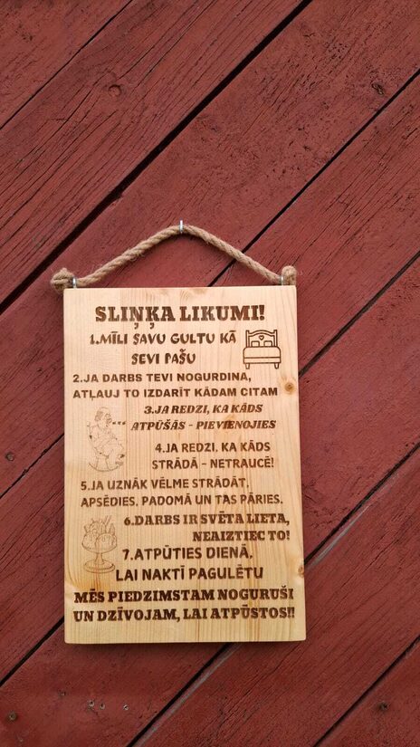 Plāksne "Sliņķa likumi"
